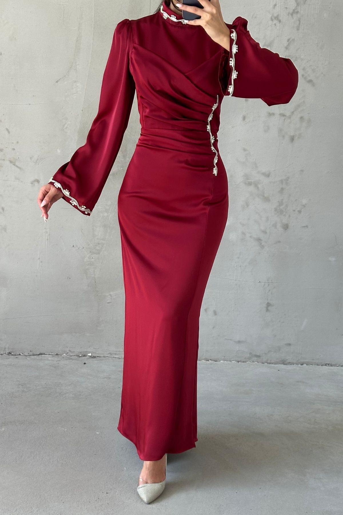 Eşsiz Drape Ve Taş Detaylı Saten Tesettür Abiye Bordo