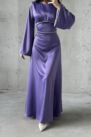 Kolları ve Beli İnci Taş Detaylı  Volan Kol Saten Tesettür Abiye Lila
