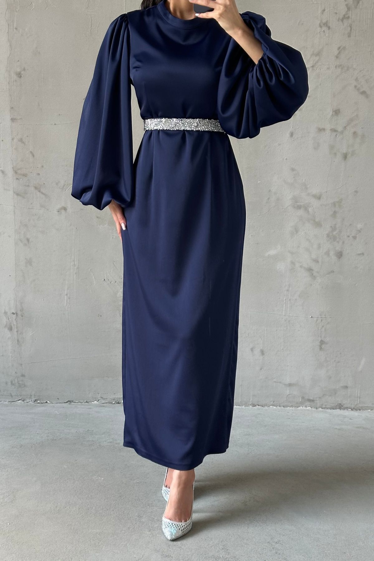 Saten Şıklığı Taş Kemerli Tesettür Abiye Lacivert