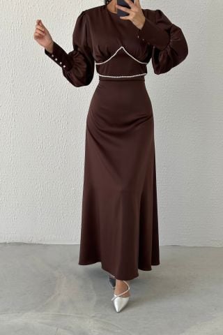 Eşsiz İnci Detaylı Saten Tesettür Abiye Kahverengi
