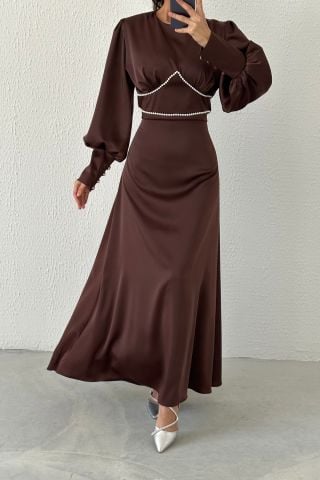 Eşsiz İnci Detaylı Saten Tesettür Abiye Kahverengi