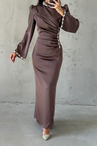 Eşsiz Drape Ve Taş Detaylı Saten Tesettür Abiye Vizon