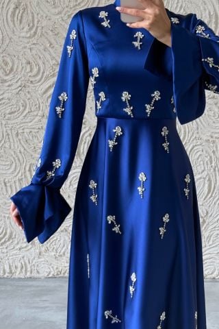 Detaylarıyla Büyüleyen Saten Tesettür Abiye İndigo
