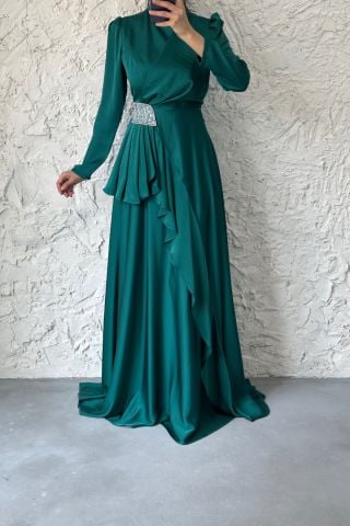 Fırfır Detaylı Beli Taşlı Saten Tesettür Abiye Zümrüt Yeşili
