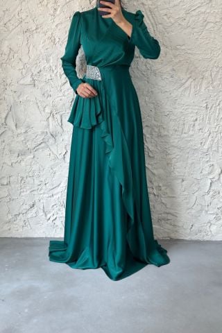 Fırfır Detaylı Beli Taşlı Saten Tesettür Abiye Zümrüt Yeşili