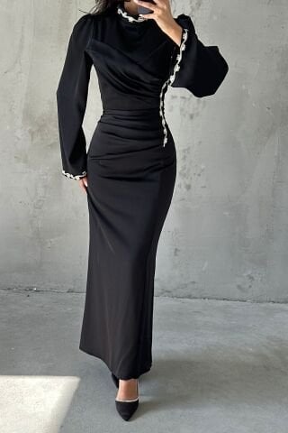Eşsiz Drape Ve Taş Detaylı Saten Tesettür Abiye Siyah