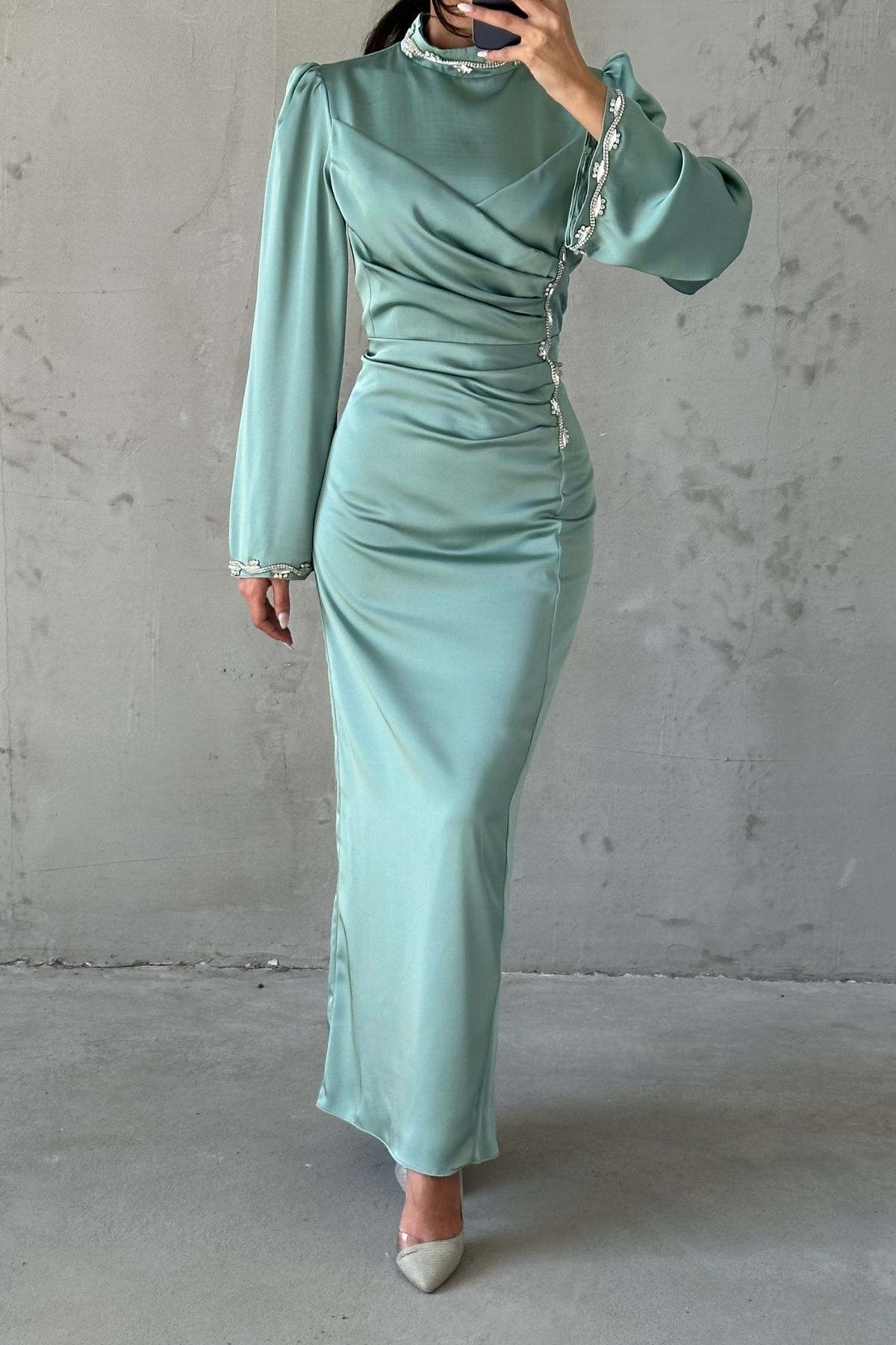 Eşsiz Drape Ve Taş Detaylı Saten Tesettür Abiye Mint Yeşili
