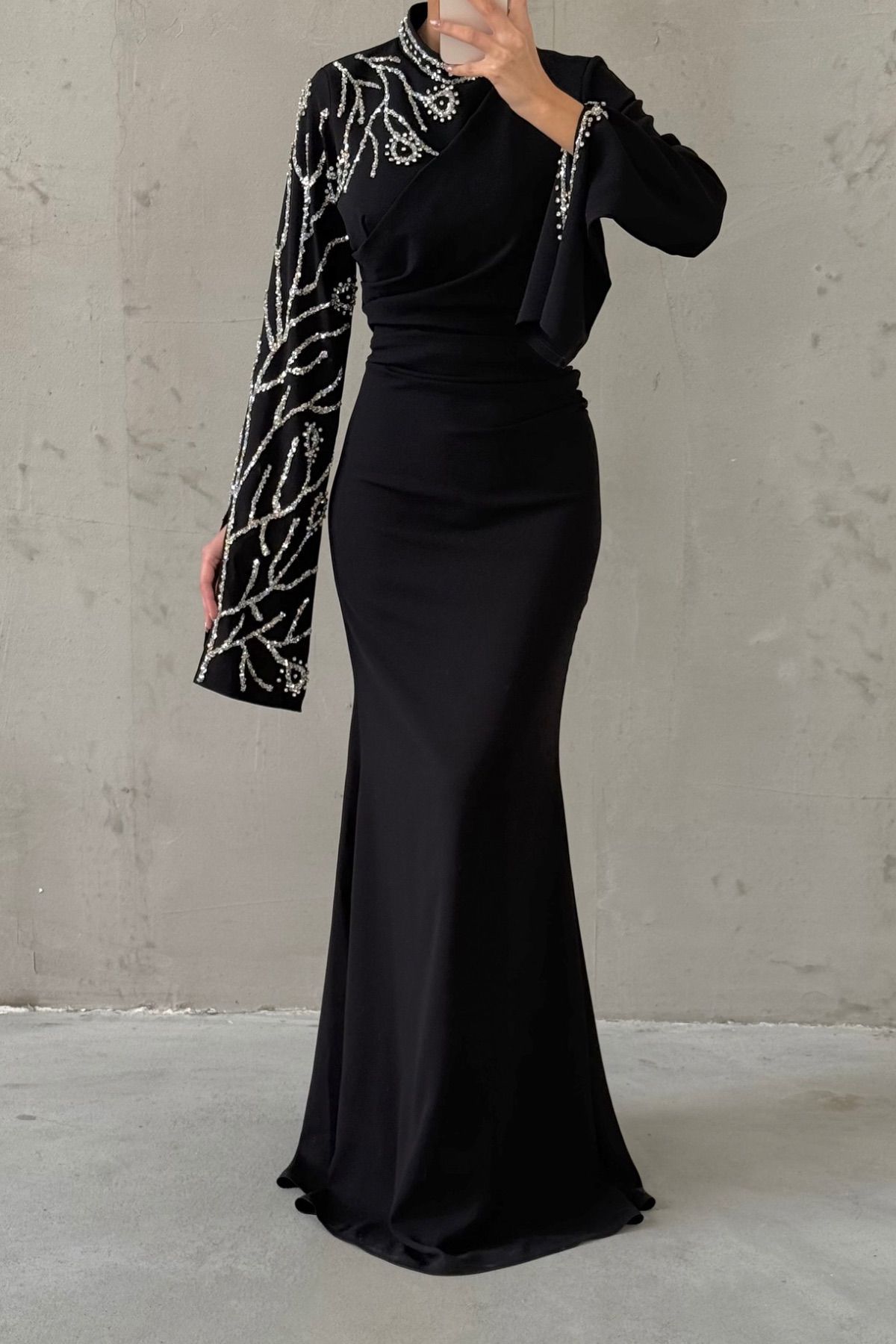 Koldan Detaylı Ve Taşlı Krep Tesettür Abiye Siyah