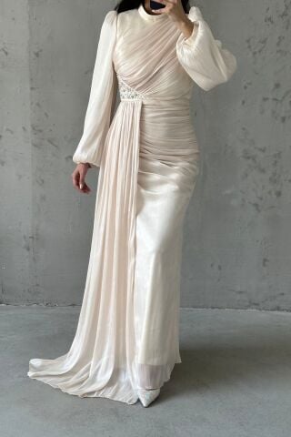 Drape ve Kuyruk Detaylı Tesettür Abiye Taş