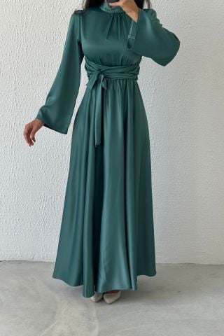 Akıcı Zarafet: Volan Kol Saten Tesettür Abiye Mint Yeşili