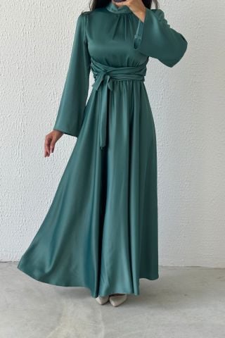 Akıcı Zarafet: Volan Kol Saten Tesettür Abiye Mint Yeşili