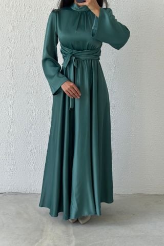Akıcı Zarafet: Volan Kol Saten Tesettür Abiye Mint Yeşili