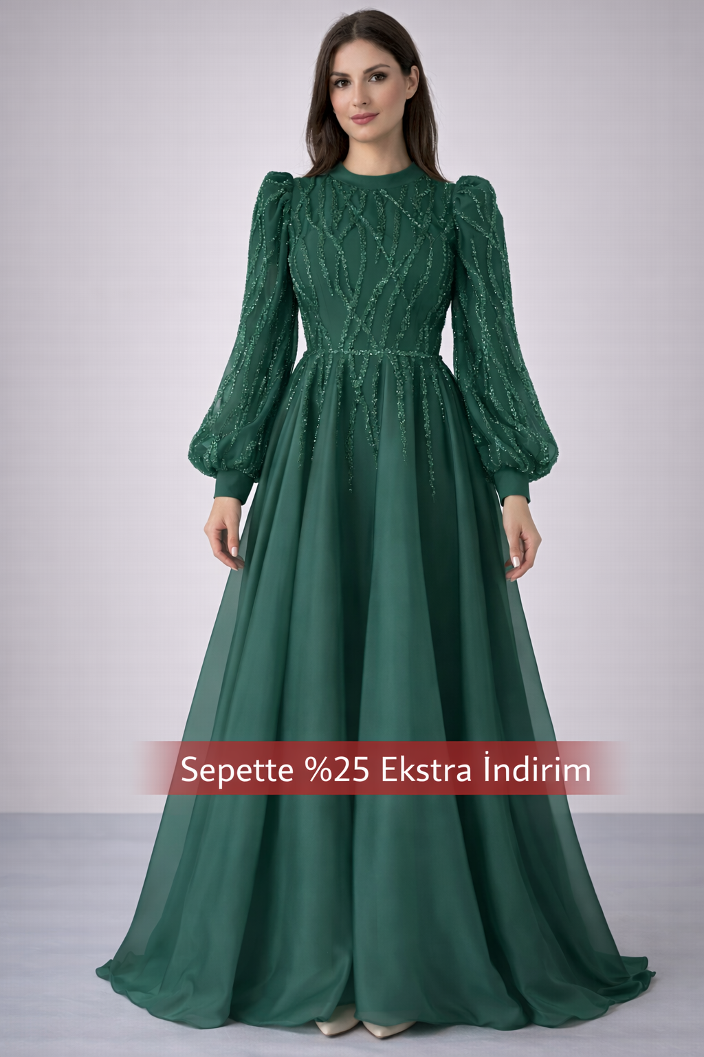 Sonsuz Şıklık: Organze İşlemeli Tesettür Abiye Yeşil