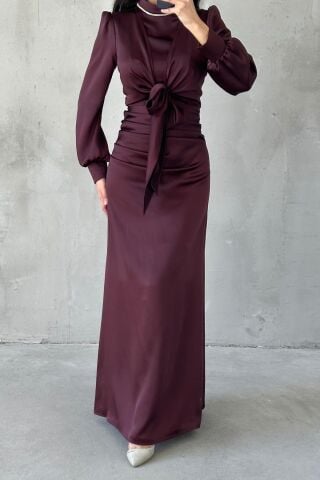 فستان سهرة ساتان محجبات باللون البني بتفاصيل مثالية