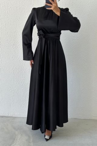 Akıcı Zarafet: Volan Kol Saten Tesettür Abiye Siyah