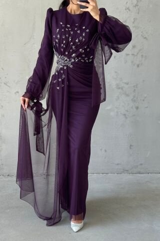 Drape Detaylı Taşlarla Süslenmiş Tesettür Abiye Mor