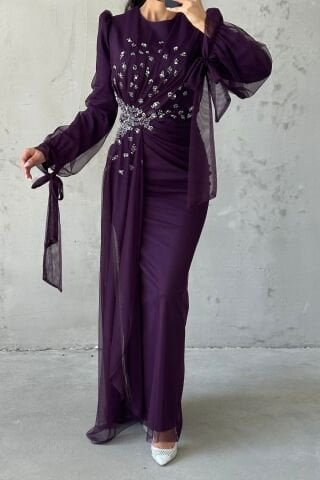 Drape Detaylı Taşlarla Süslenmiş Tesettür Abiye Mor
