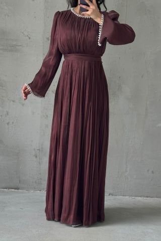 İncilerle Süslenmiş Akıcı Organze Kumaş Tesettür Abiye Kahverengi