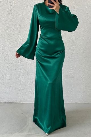 Arkadan Bağlama Detaylı Basic Parlak Saten Tesettür Abiye Zümrüt Yeşili