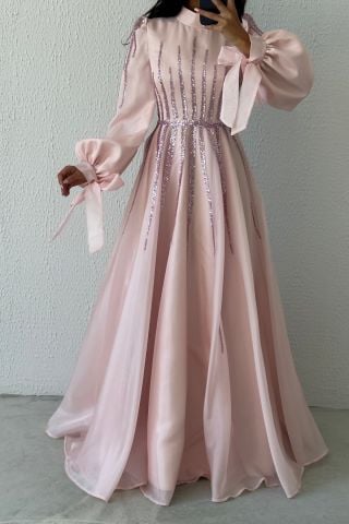 Rahat Bağlamalı Kol Detaylı Organze Tesettür Abiye Toz Pembe