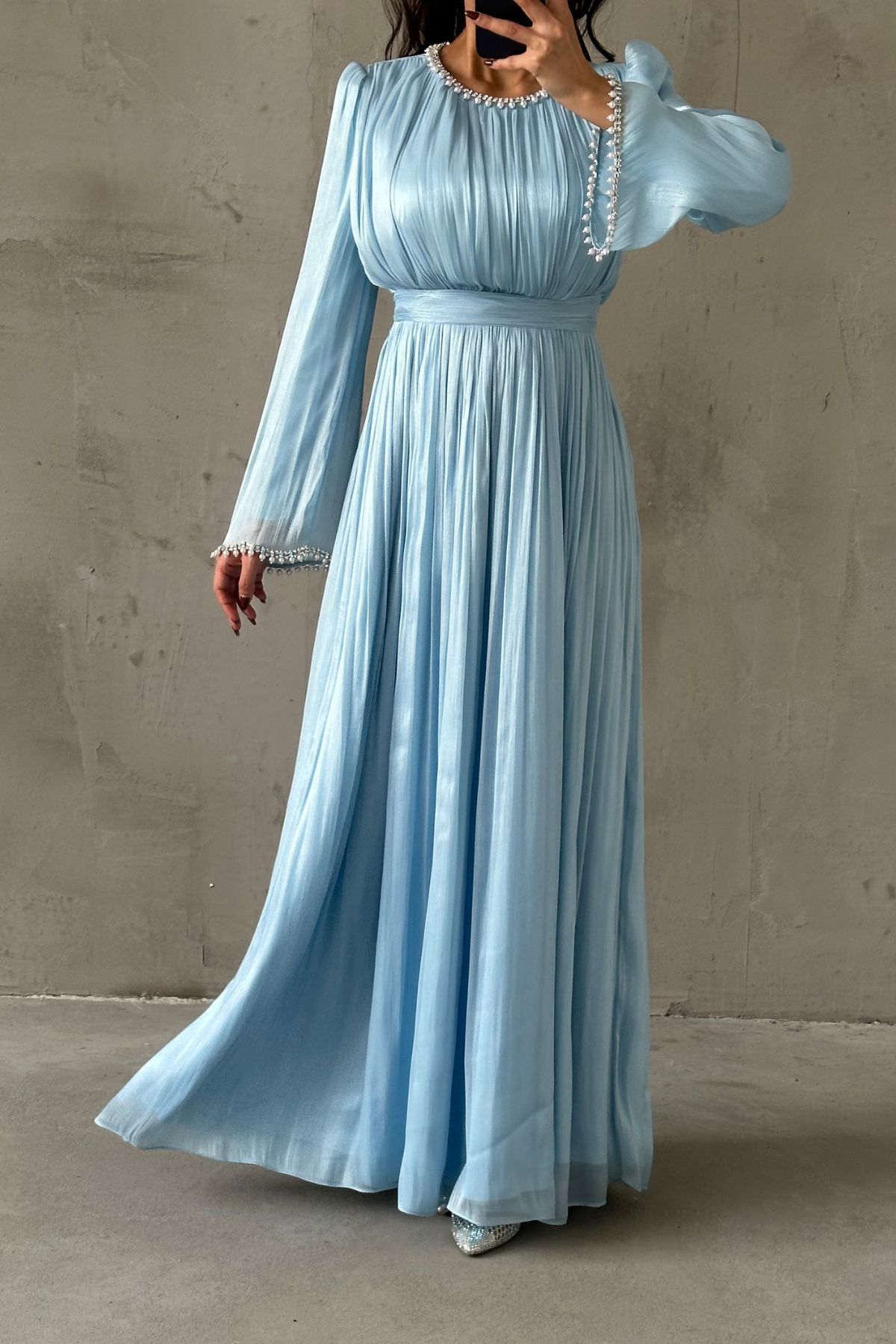 İncilerle Süslenmiş Akıcı Organze Kumaş Tesettür Abiye Bebe Mavisi