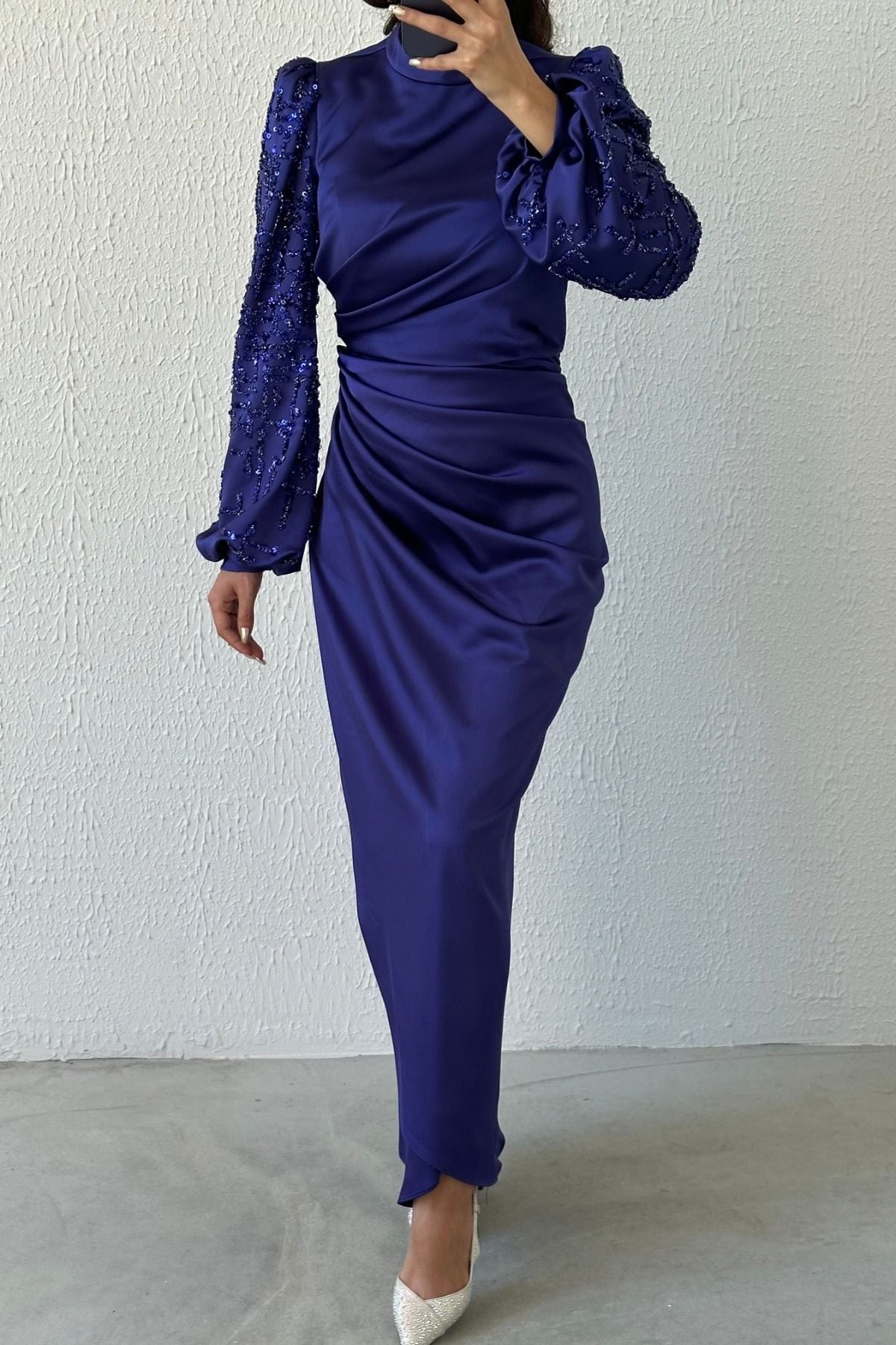 Belden Büzgü Detayıyla Modern Tasarım Saten Tesettür Abiye Saks Mavisi