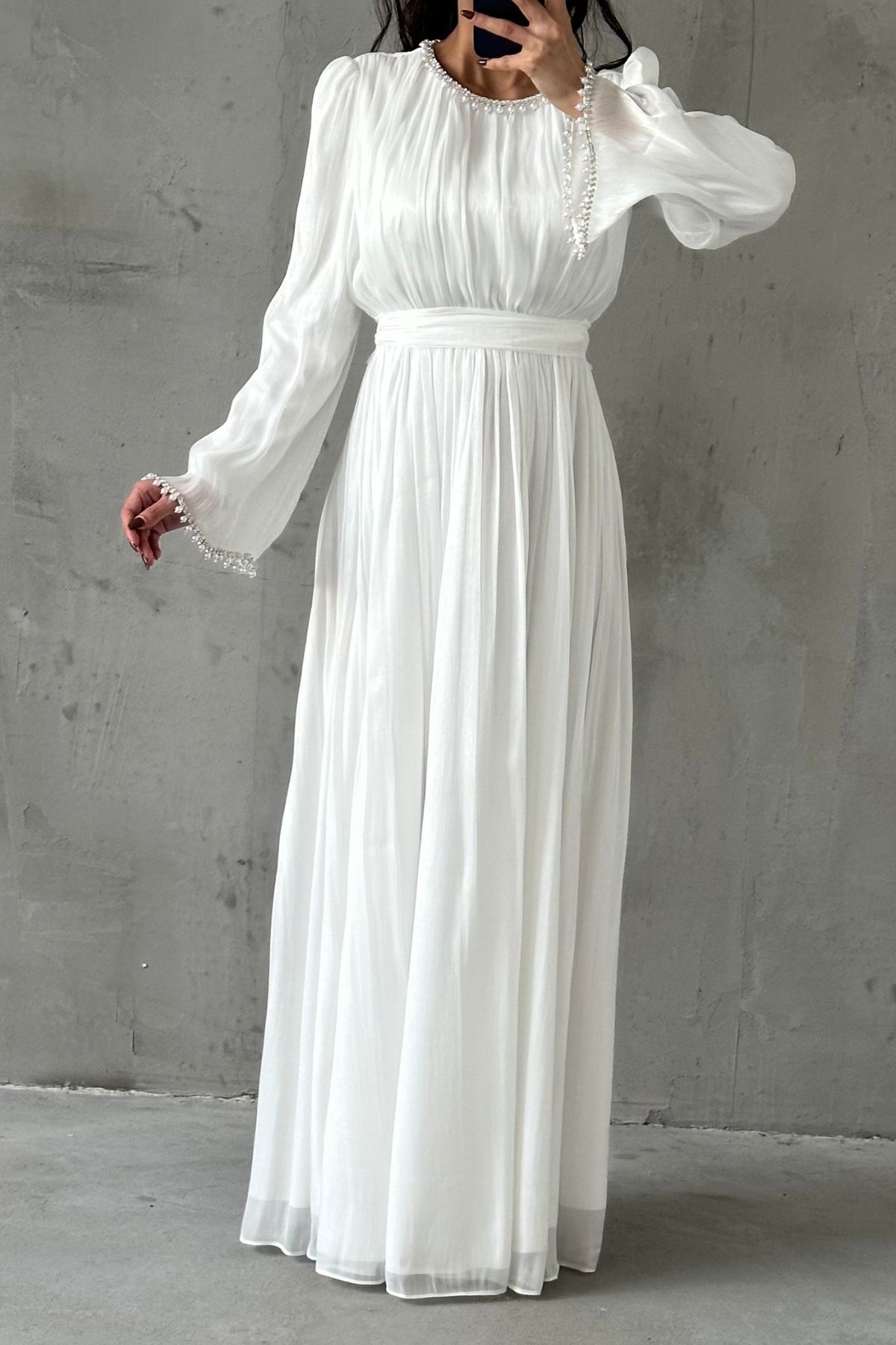 İncilerle Süslenmiş Akıcı Organze Kumaş Tesettür Abiye Ekru