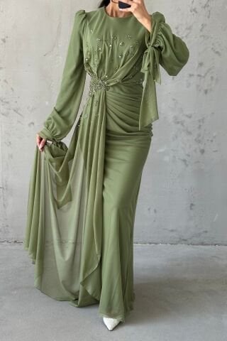 Drape Detaylı Taşlarla Süslenmiş Tesettür Abiye  Haki