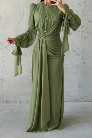 Drape Detaylı Taşlarla Süslenmiş Tesettür Abiye  Haki