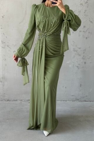 Drape Detaylı Taşlarla Süslenmiş Tesettür Abiye  Haki