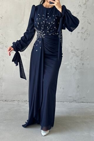 Drape Detaylı Taşlarla Süslenmiş Tesettür Abiye Lacivert