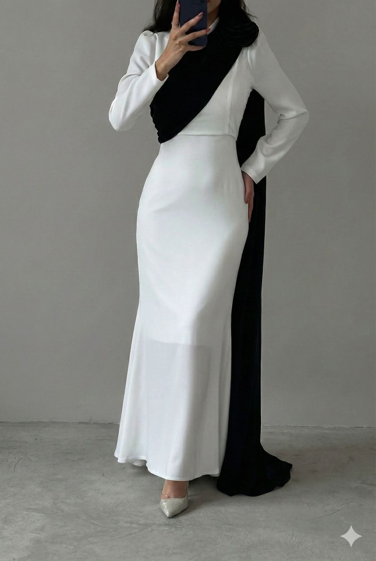 Çiçek Detaylı Drapeli Krep Kumaş Tesettür Abiye Ekru