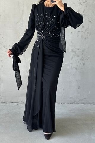 Drape Detaylı Taşlarla Süslenmiş Tesettür Abiye Siyah