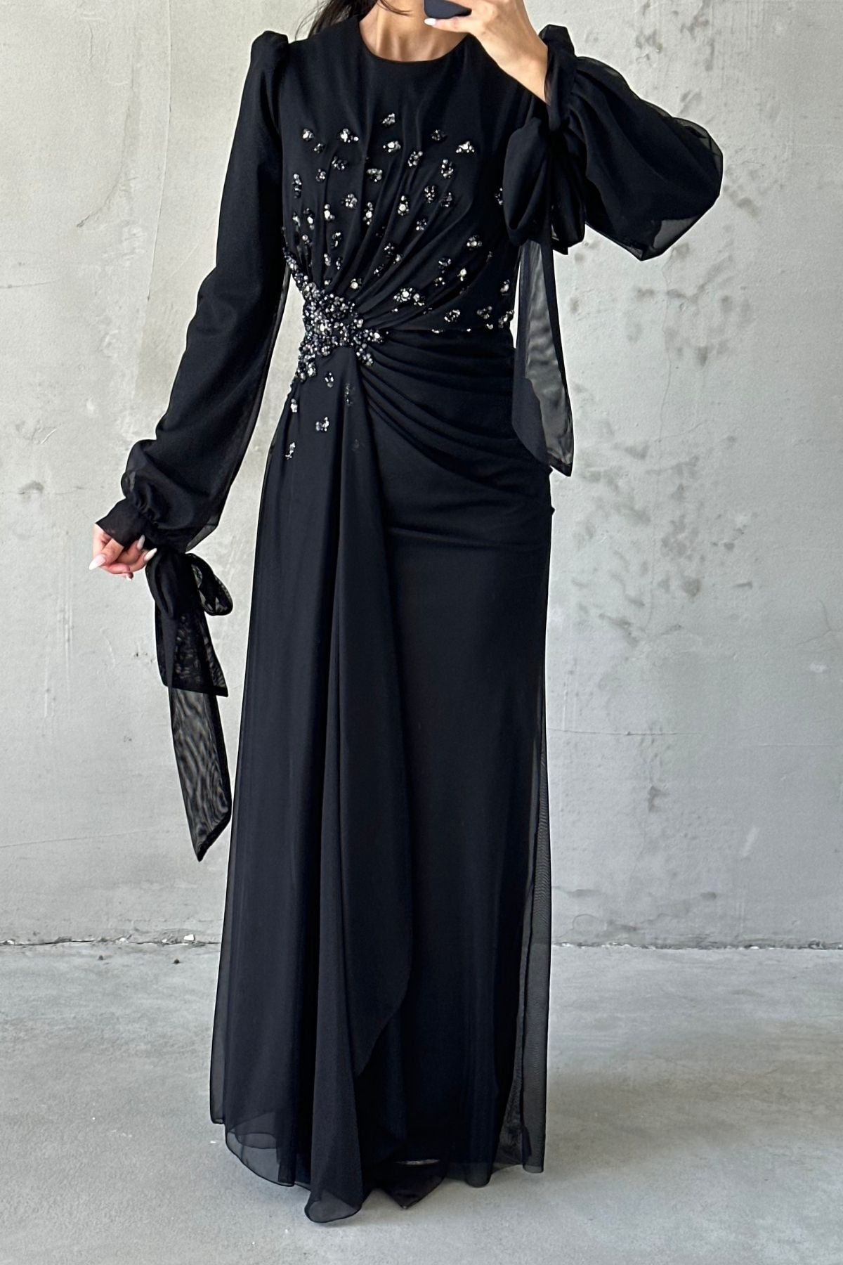 Drape Detaylı Taşlarla Süslenmiş Tesettür Abiye Siyah