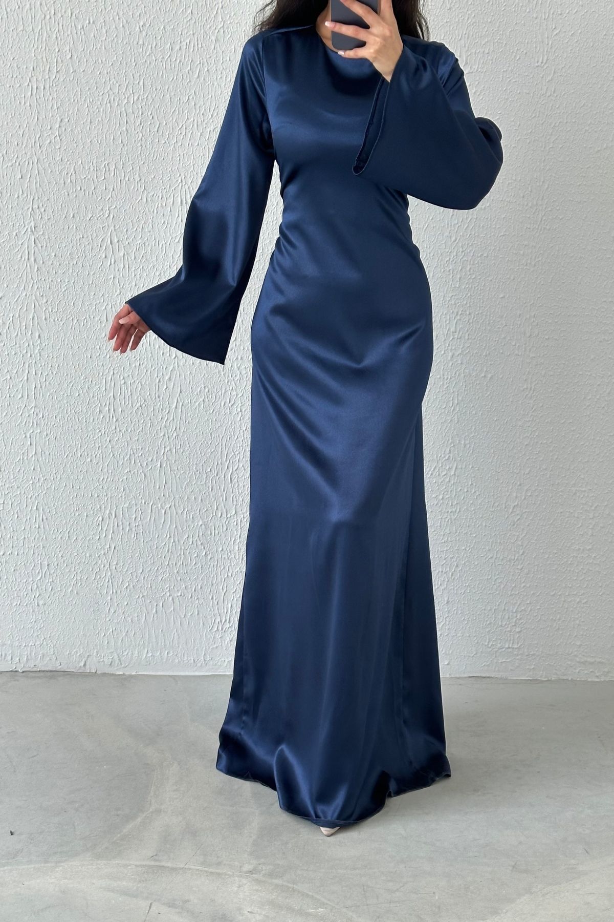 Arkadan Bağlama Detaylı Basic Parlak Saten Tesettür Abiye Lacivert