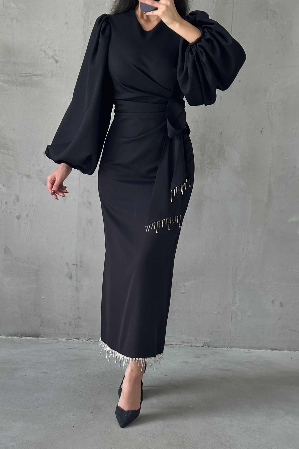 Zincir Detaylı Belden Bağlamalı Krep Tesettür Siyah