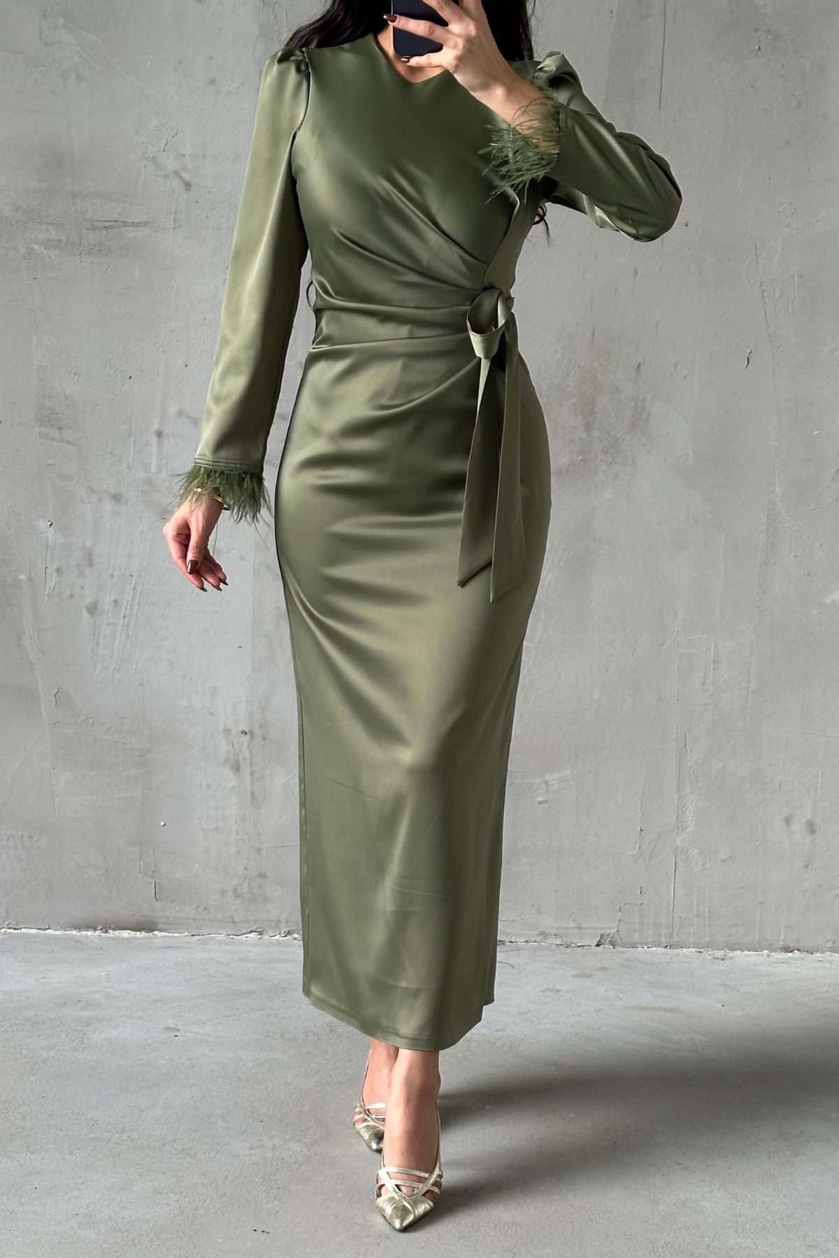 Kolu Tüylü Kalem Saten Tesettür Abiye Haki