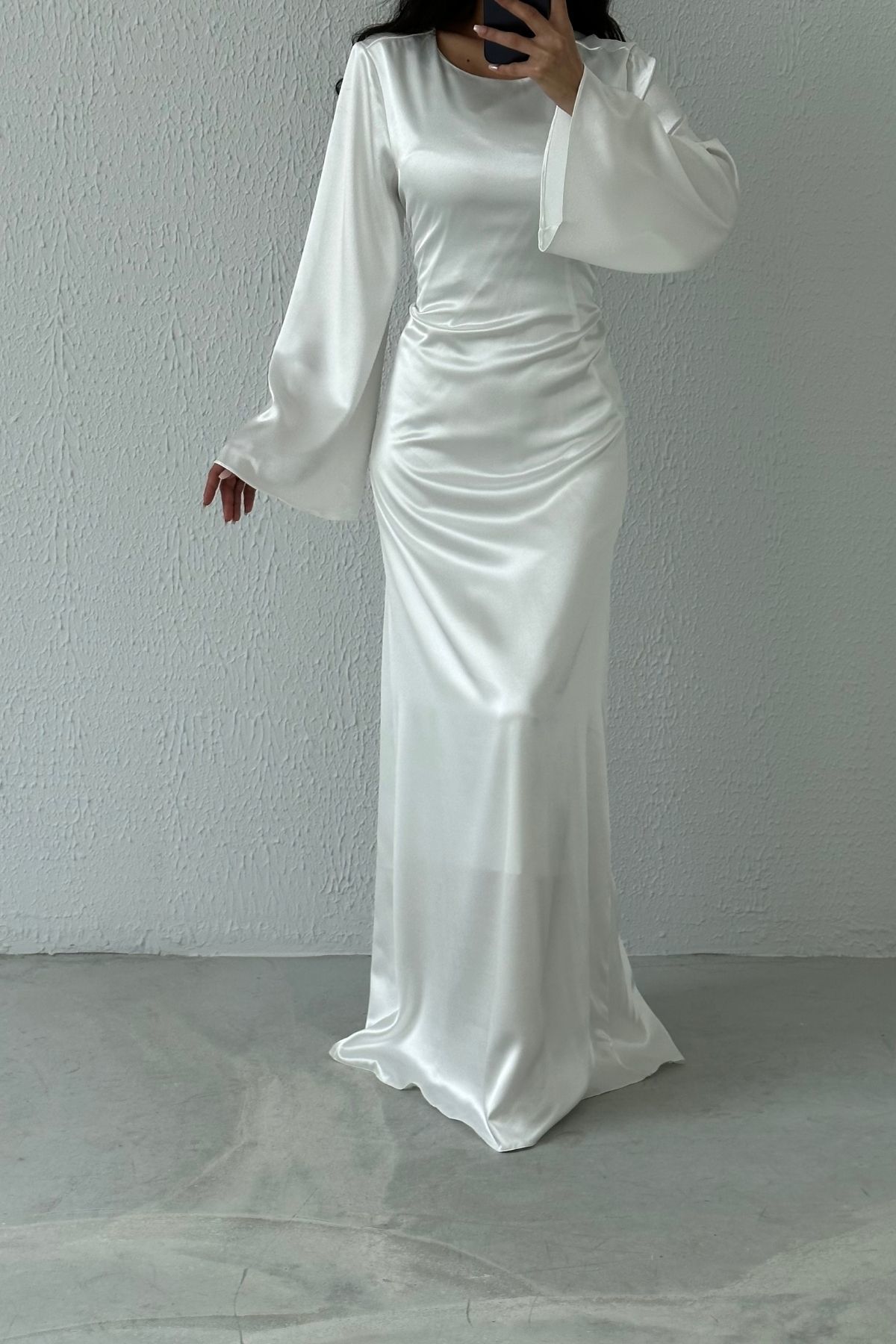 Arkadan Bağlama Detaylı Basic Parlak Saten Tesettür Abiye Ekru