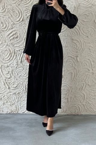 Zarif Kadife Çiçek Kemerli Tesettür Abiye Siyah