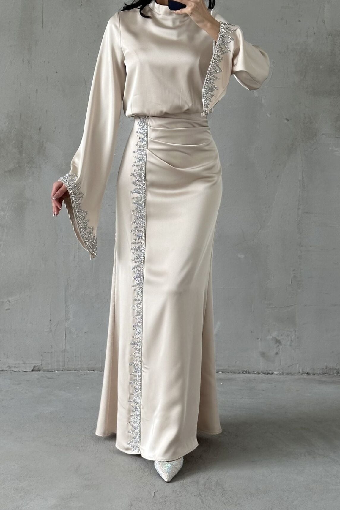 Dökümlü Kol Işıltılı İşlemeli Saten Tesettür Abiye Taş