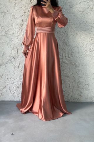 Kol Ucu Ve Beli Piliseli Saten Tesettür Abiye Bakır