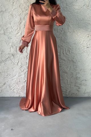 Kol Ucu Ve Beli Piliseli Saten Tesettür Abiye Bakır