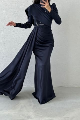 Dökümlü Zarif Tasarımıyla Saten Tesettür Abiye Lacivert