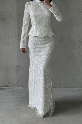 فستان سهرة أبيض محجب من إيلاريس