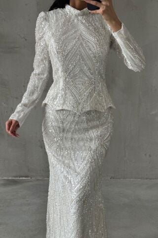 فستان سهرة أبيض محجب من إيلاريس