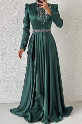 Belden Ve Üstü İşlemeli Saten Tesettür Abiye Yeşil