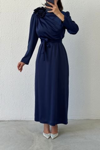 Gül Broş Detaylı Saten Tesettür Abiye Lacivert
