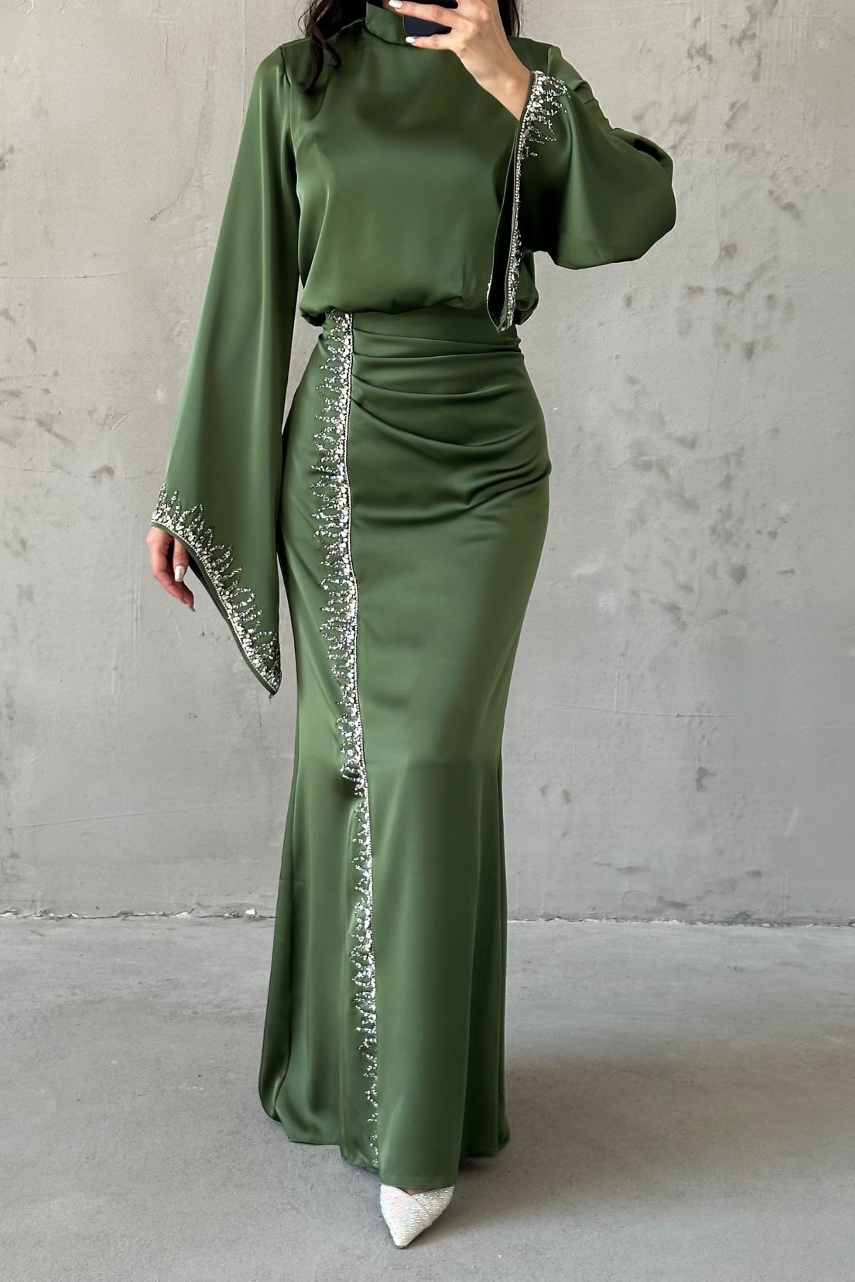 Flowing Sleeve Sparkly Embroidered Satin Hijab Evening Dress Khaki