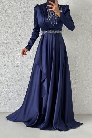 Belden Ve Üstü İşlemeli Saten Tesettür Abiye Lacivert