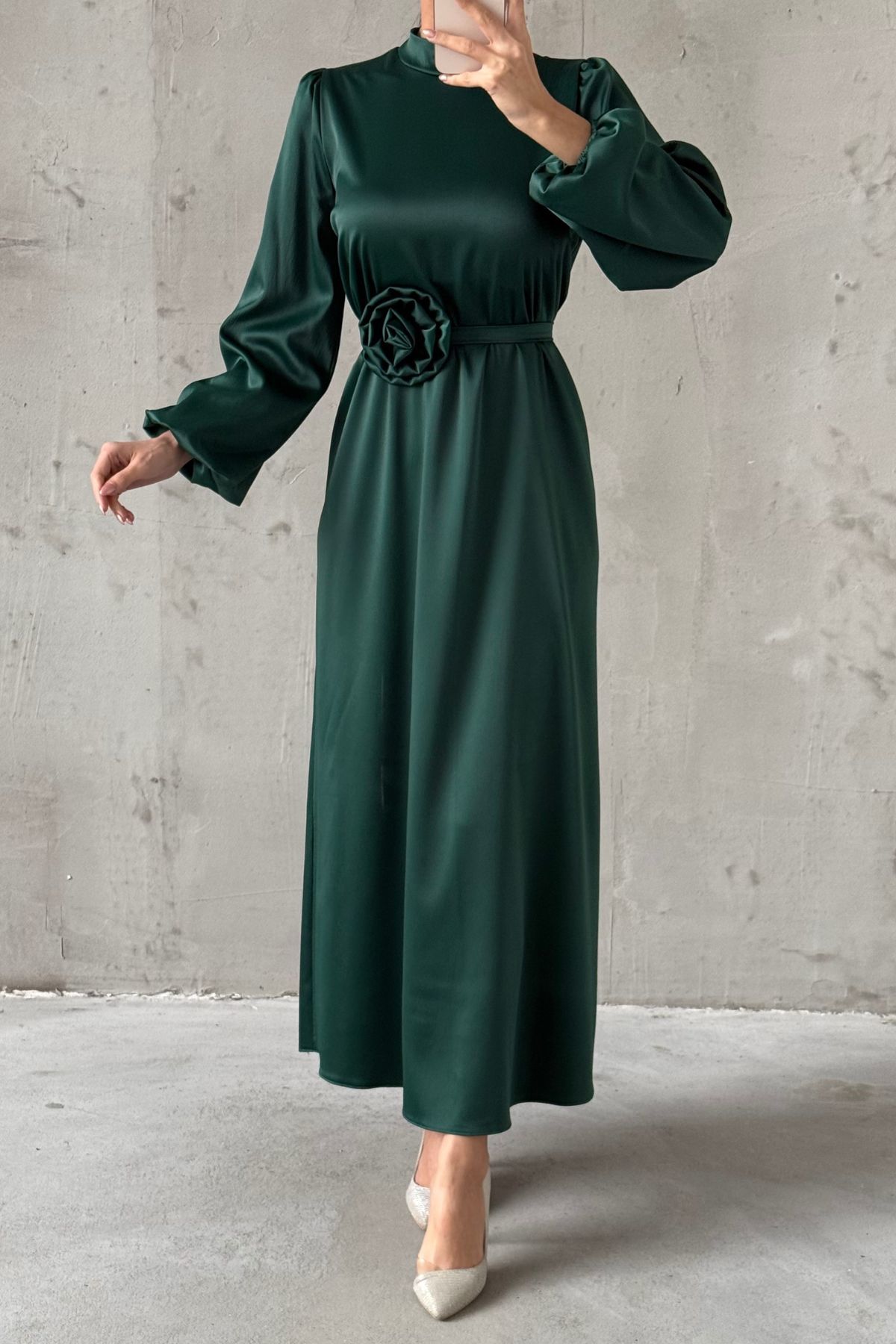 Saten Kumaş Gül Detaylı Tesettür Abiye Yeşil